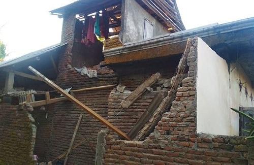 Động đất kinh hoàng ở Indonesia, hàng trăm người thương vong