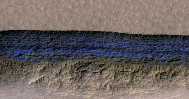 Phát hiện thềm băng dày 130 mét ẩn dưới bề mặt sao Hỏa