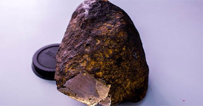 Phát hiện chất mới cứng hơn kim cương trong thiên thạch ở Nga