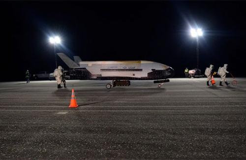 Máy bay bí ẩn X-37B của Mỹ quay lại không gian