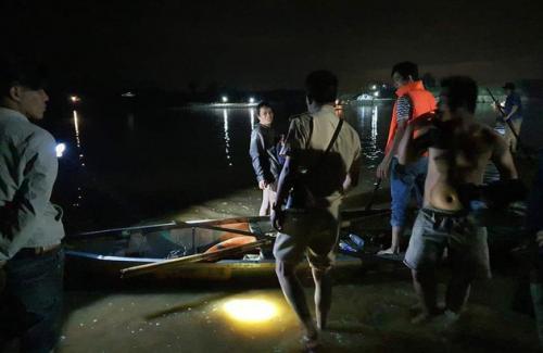 Lật ghe chở 11 người qua sông Thu Bồn, 5 người mất tích