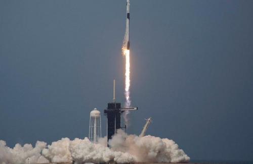 SpaceX làm nên lịch sử với lần phóng thành công tàu vũ trụ chở người đầu tiên