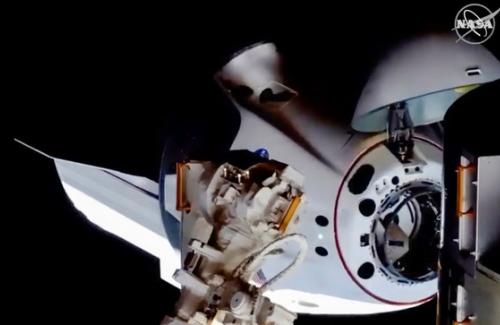 Tàu vũ trụ Crew Dragon của SpaceX lắp ghép thành công với trạm ISS, hoàn toàn tự động