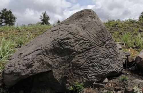 Phát hiện “bản đồ núi lửa” cổ đại được khắc vào đá