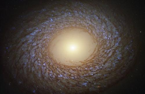 Thiên hà xoắn ốc rộng 80.000 năm ánh sáng