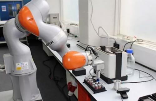 'Nhà khoa học robot' năng suất làm việc gấp 1000 lần con người