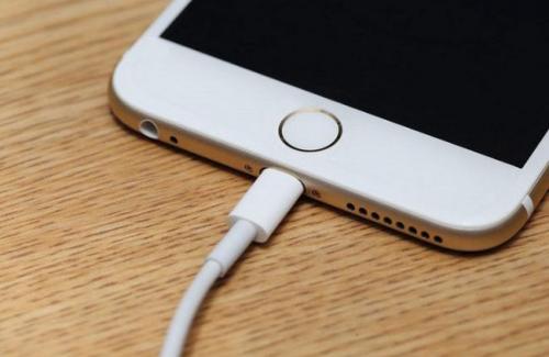 5 thói quen sạc pin đang làm iPhone hỏng nhanh hơn