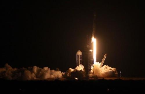 SpaceX phóng 59 vệ tinh cùng lúc