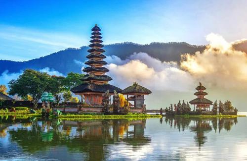 Indonesia hủy kế hoạch mở cửa trở lại thiên đường du lịch Bali