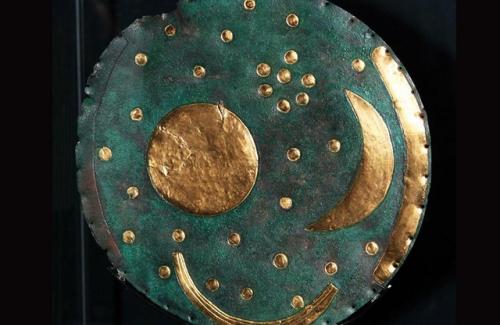 Hé lộ bí mật về niên đại của đĩa đồng mô tả vũ trụ cổ xưa nhất