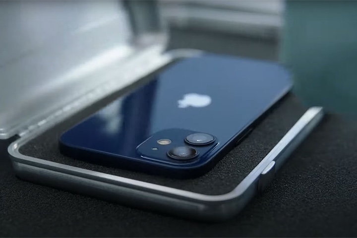 iPhone 12 mini và iPhone SE 2: cuộc đấu giữa hai điện thoại cỡ nhỏ từ Apple