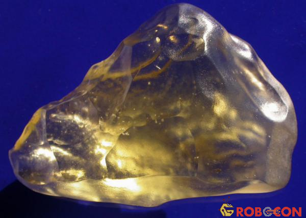 Kim cương Lonsdaleite lần đầu được phát hiện tại miệng hố va chạm Canyon Diablo vào năm 1967
