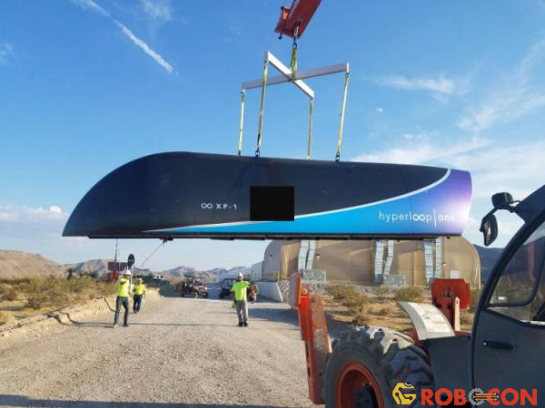Tàu Hyperloop One được mang đi thử nghiệm.