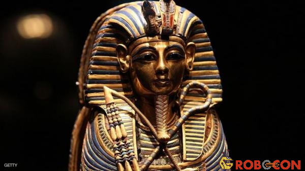 Mặt nạ vua Tutankhamun được trưng bày trong viện bảo tàng.
