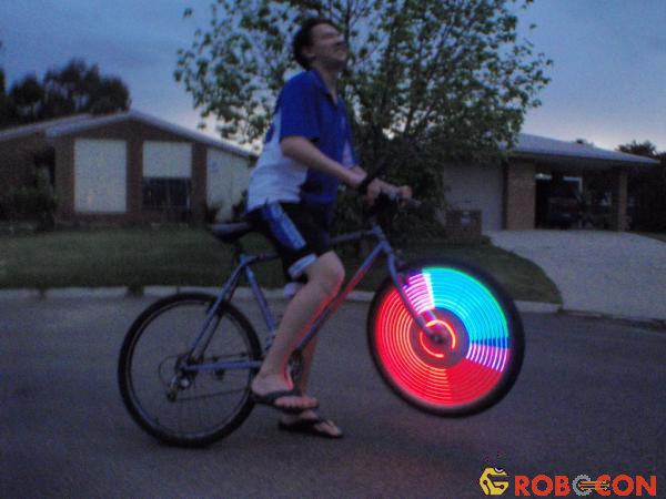 Làm hiệu ứng đèn LED độc đáo cho bánh xe