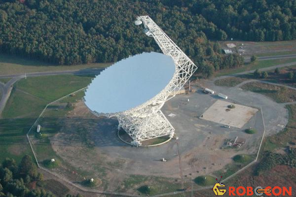 Kính thiên văn radio Green Bank tại Tây Virginia.