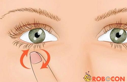 Mắt khô sẽ tiết nước mắt phản xạ nhiều hơn