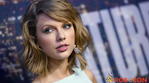 Taylor Swift là một trong những nghệ sĩ nổi tiếng với đôi mắt xanh tuyệt đẹp