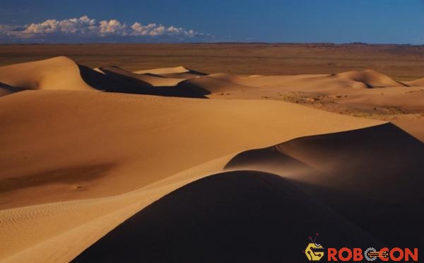 Khí hậu khắc nghiệt ở sa mạc đã khiến sức khỏe Tần Thủy Hoàng kém đi.