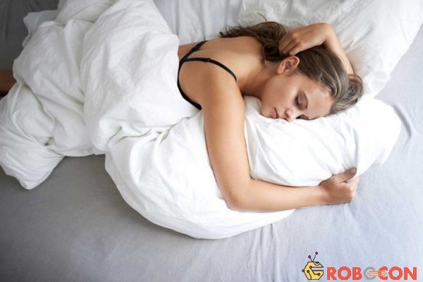 Sau 60 - 90 phút khi đi vào giấc ngủ, con người có dấu hiệu hạ thân nhiệt.
