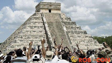Kim tự tháp Maya.