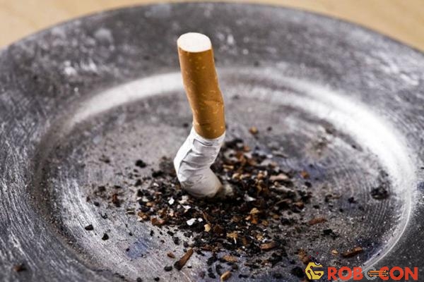 Khói thuốc lâu ngày sẽ bám thành nhựa thuốc lá, tích tụ trong cơ thể.